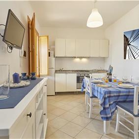2 bedroom seaside apartments with shared pool, sleeps 4-5